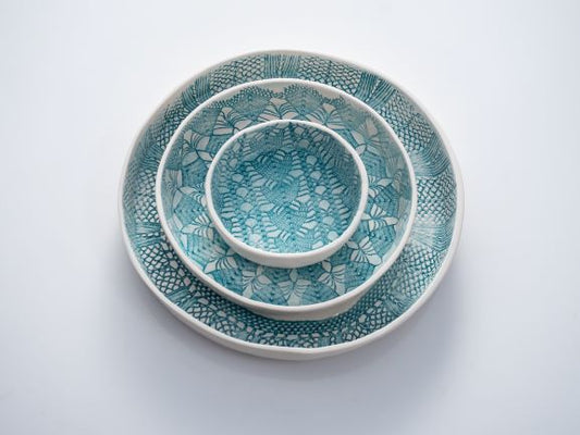 Granma’s _ round medium plate/platter - Μεσαίο στρογγυλό κεραμικό πιάτο/πιατέλα