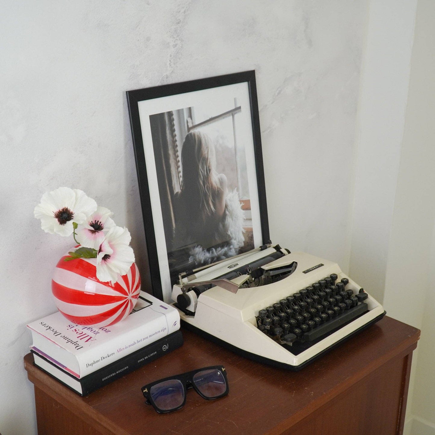 Vase -  Flower Vase Swirl  - Red/Pink - 15x15x15cm