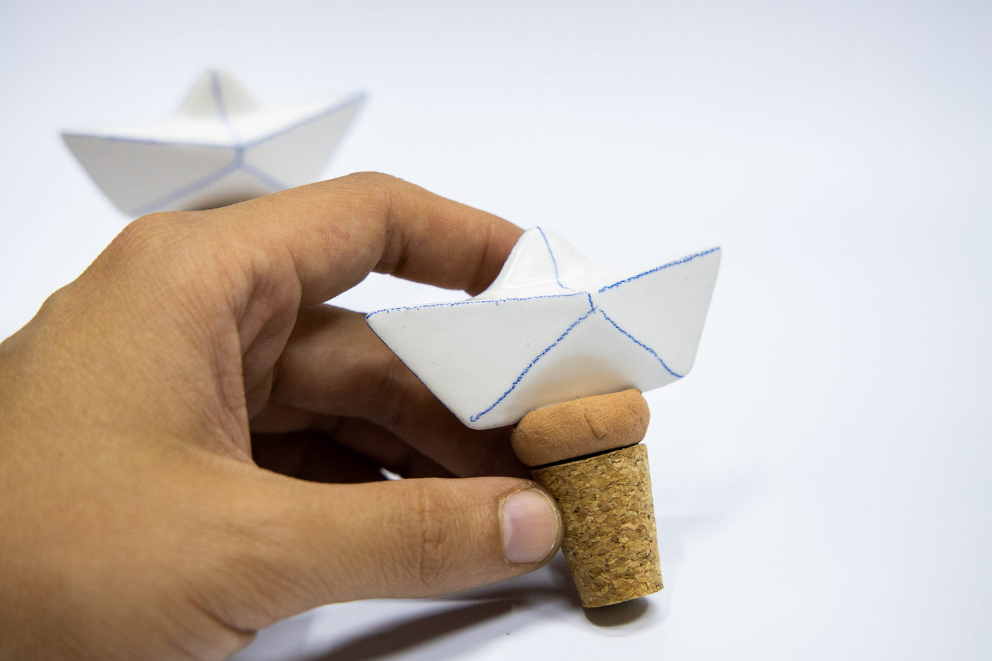 Ceramic bottle cork – little boat | Κεραμικό πώμα κρασιού - Καραβάκι