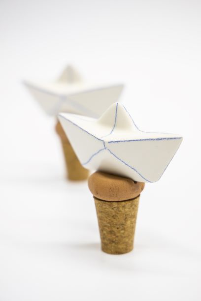 Ceramic bottle cork – little boat | Κεραμικό πώμα κρασιού - Καραβάκι